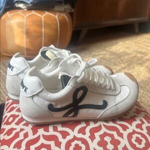 Barely worn, White and Black Leather Sneakers